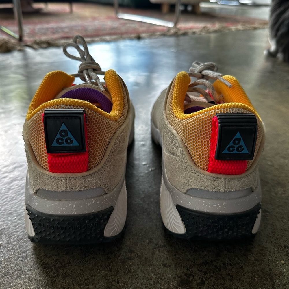 Nike ACG Dog Mountain Beige and Red Men's Sneakers - Picture 3 of 5